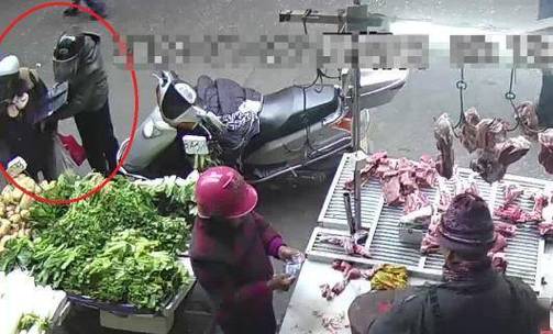 农村小偷偷吃蔬菜视频