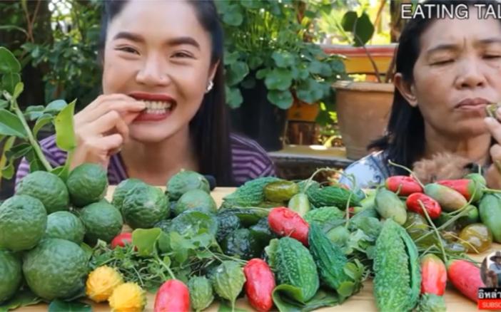 泰国农村孩子吃蔬菜图片