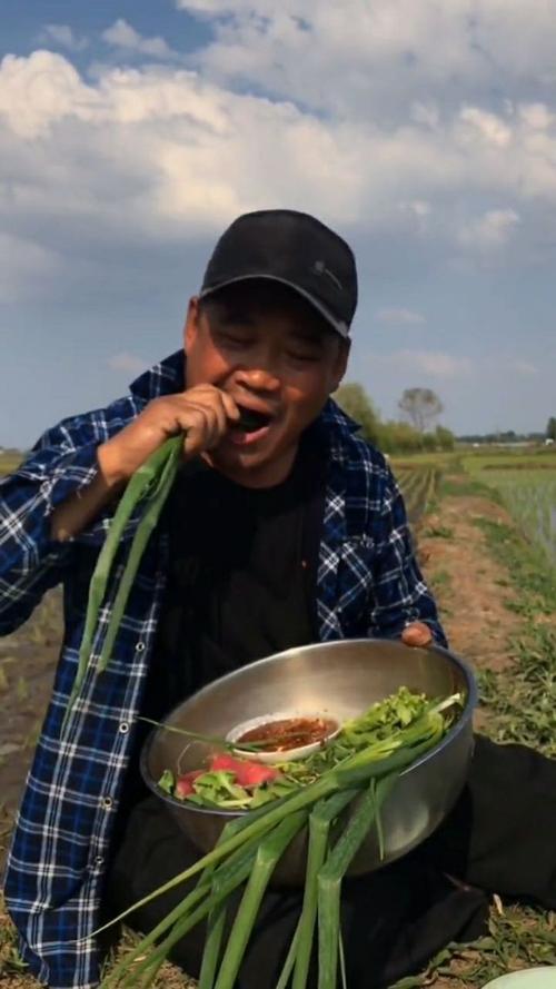 农村小伙天天吃蔬菜视频的相关图片