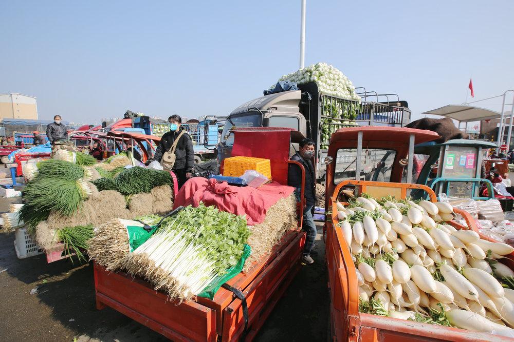 农村赶集最便宜的蔬菜市场的相关图片
