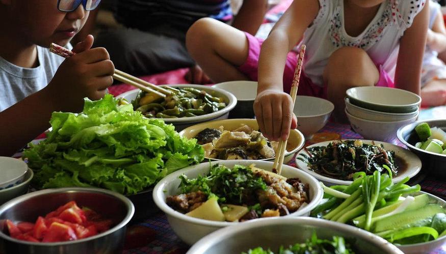 安徽农村一家人吃蔬菜图片的相关图片