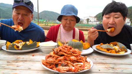 韩国农村大叔一家人吃蔬菜的相关图片